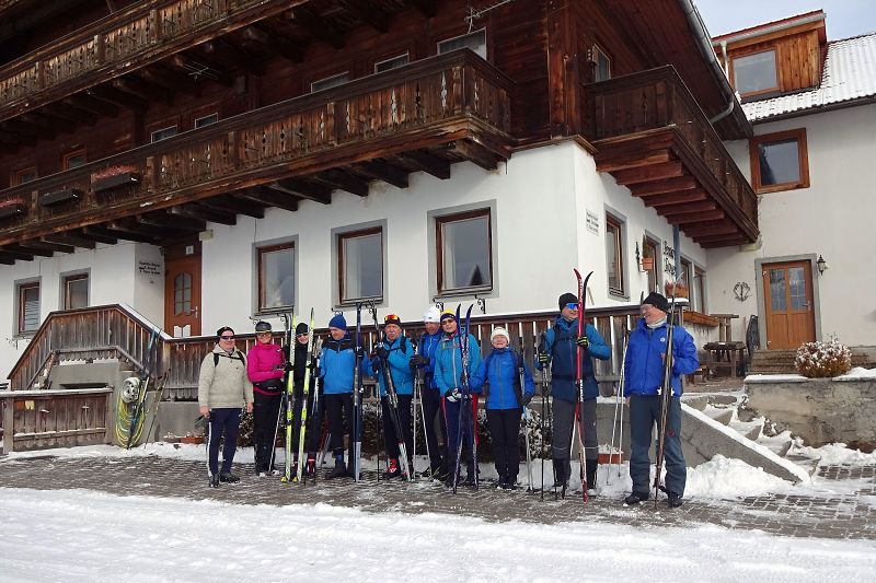 Před penzionem Royer